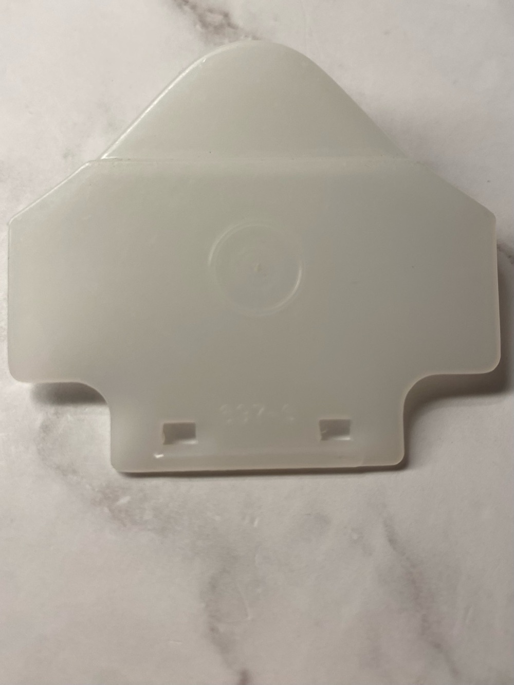 Tupperware Replacement Spout Cover Only (#697) for Mix-N-Store Pitcher Lid